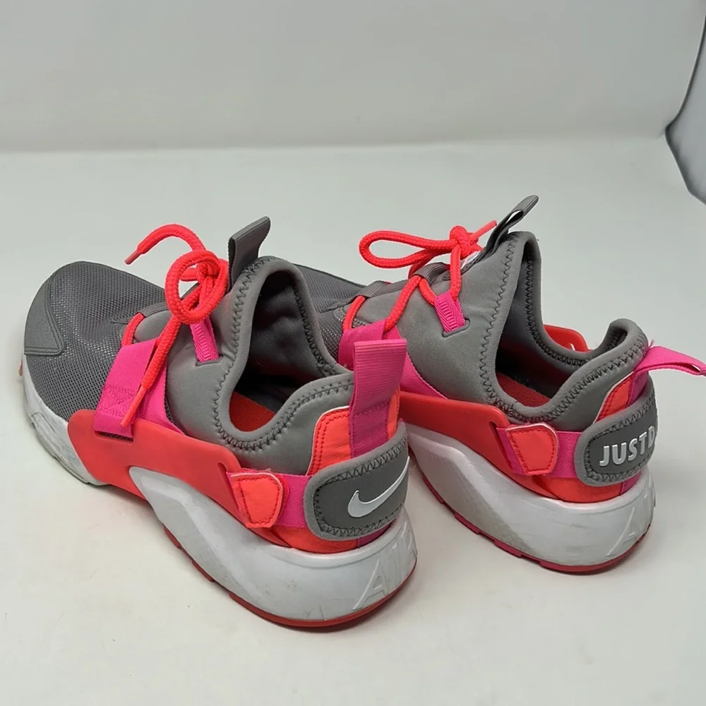 Nike Air Gray Neon Pink Huarache Lace City Sneakers Size 8 Excellent Condition